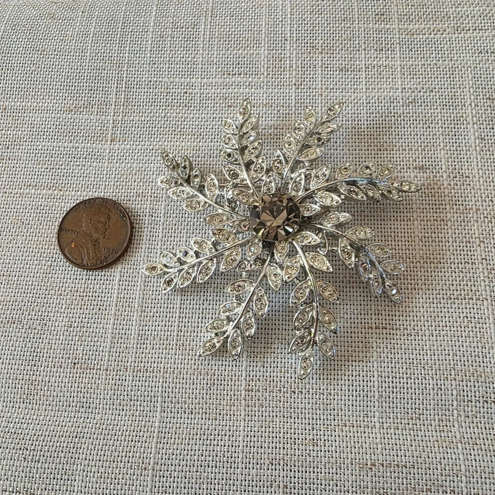 Vintage Used Signed Sarah Coventry Rhinestone Snowflake Ladies Brooch Pin